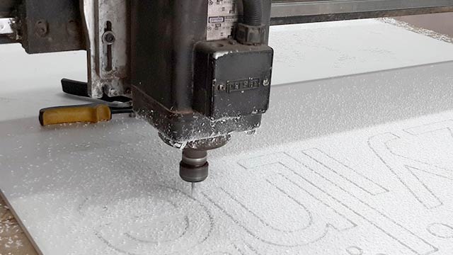 Plásticos, acrílicos, poliestireno expandido.